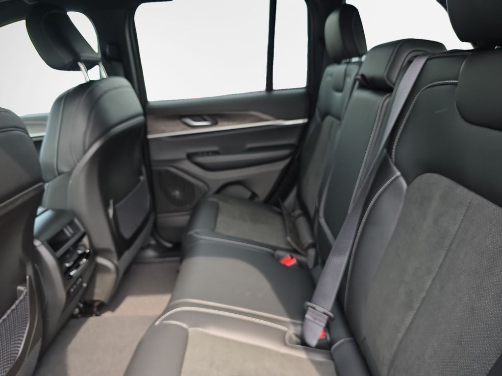 2026 Jeep Grand Cherokee Altitude