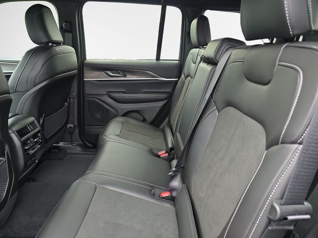 2027 Jeep Grand Cherokee Altitude