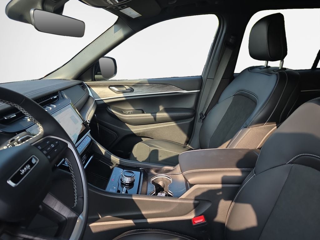 2027 Jeep Grand Cherokee Altitude