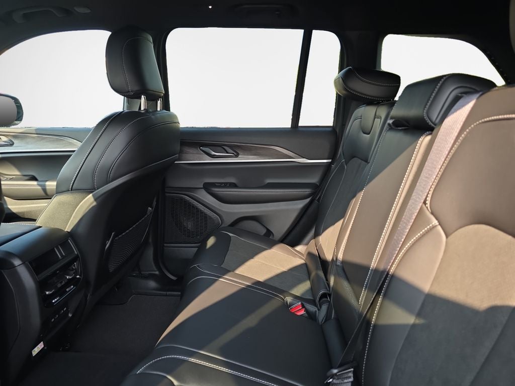 2027 Jeep Grand Cherokee Altitude