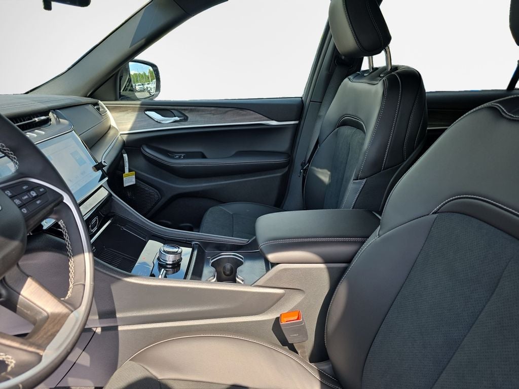 2026 Jeep Grand Cherokee Base