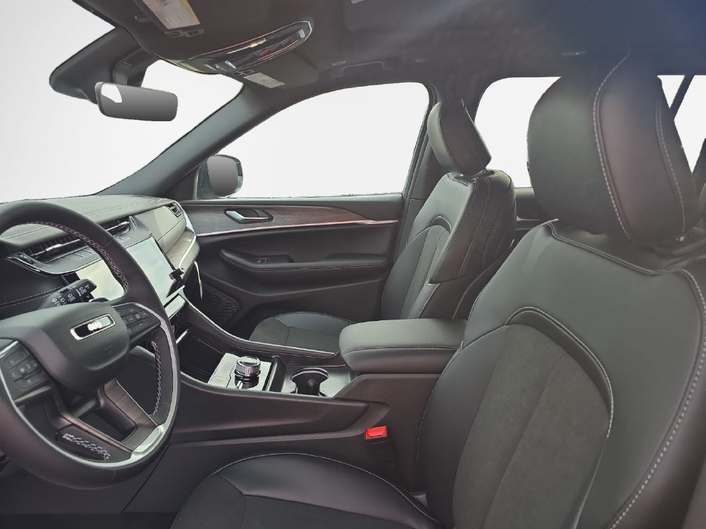 2027 Jeep Grand Cherokee Laredo Altitude