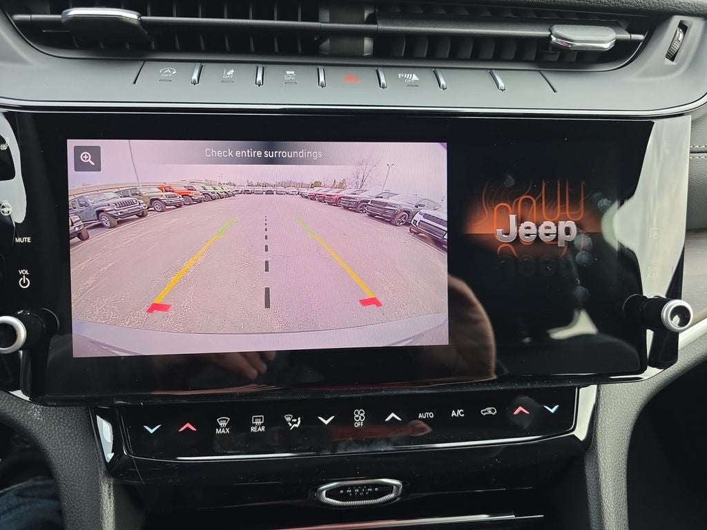 2026 Jeep Grand Cherokee Laredo