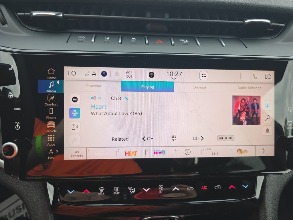 2027 Jeep Grand Cherokee Laredo Altitude