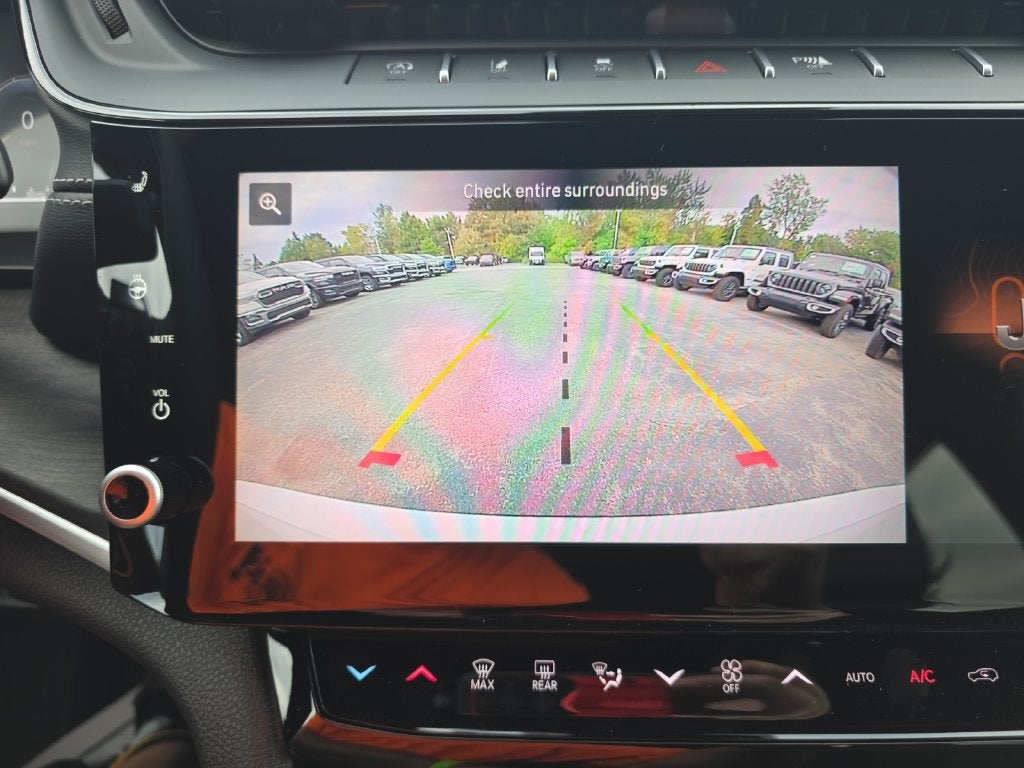 2027 Jeep Grand Cherokee Laredo Altitude
