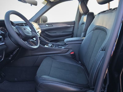 2027 Jeep Grand Cherokee Laredo Altitude
