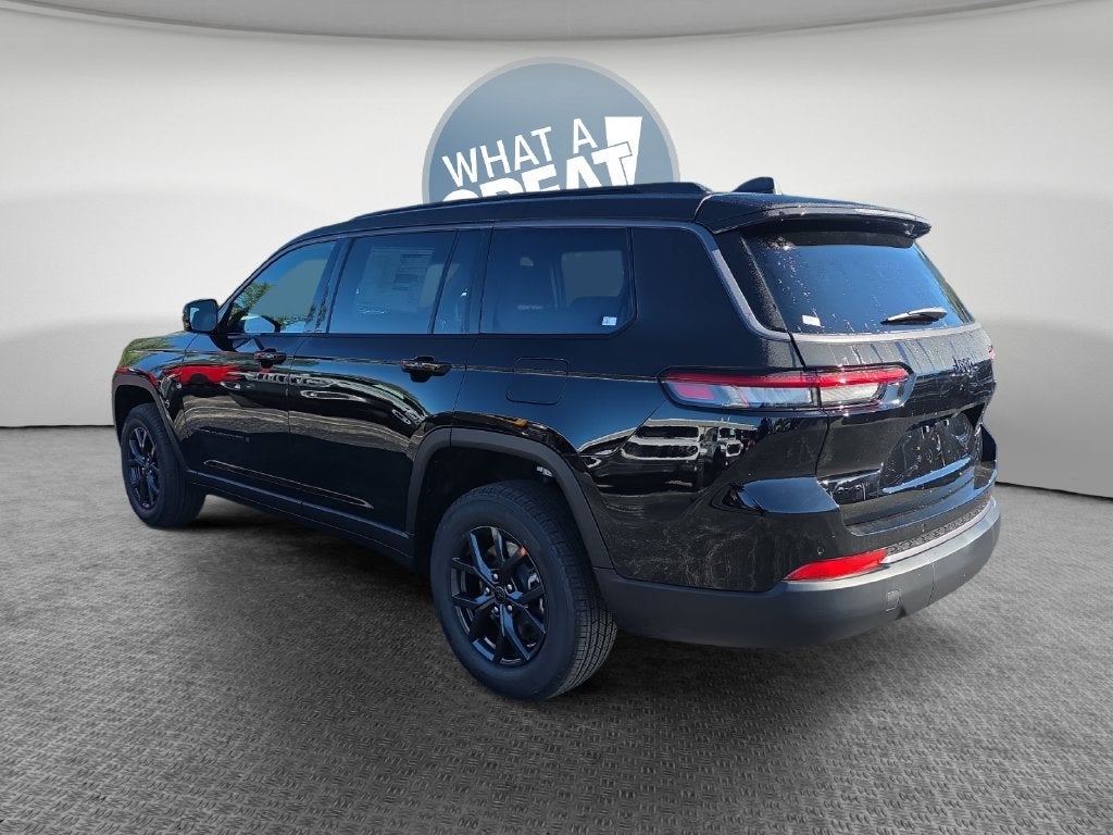 2027 Jeep Grand Cherokee Laredo Altitude