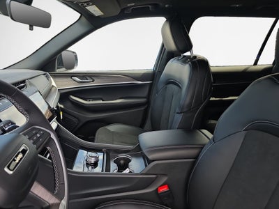2027 Jeep Grand Cherokee Laredo Altitude
