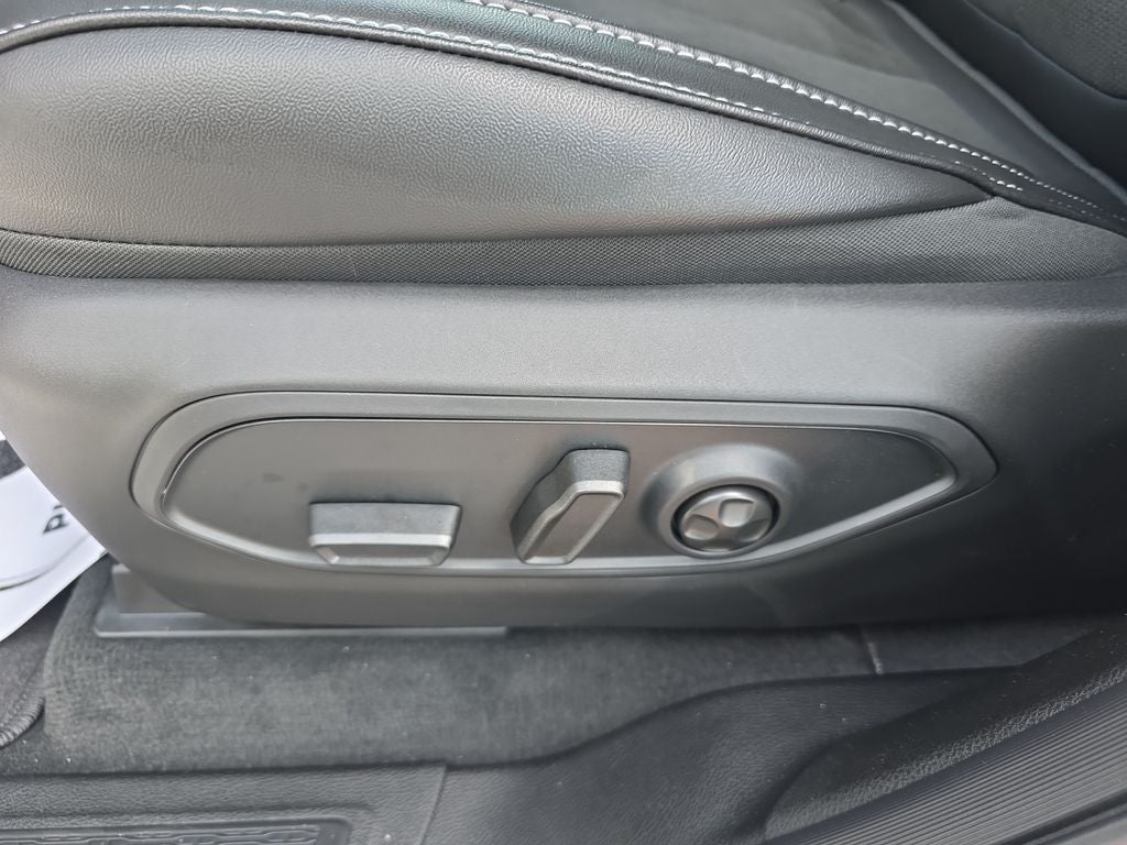 2027 Jeep Grand Cherokee Laredo Altitude