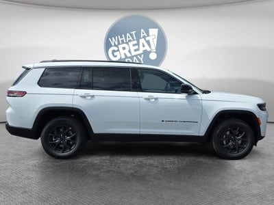 2027 Jeep Grand Cherokee Laredo Altitude