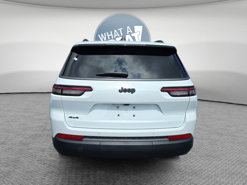 2027 Jeep Grand Cherokee Laredo Altitude