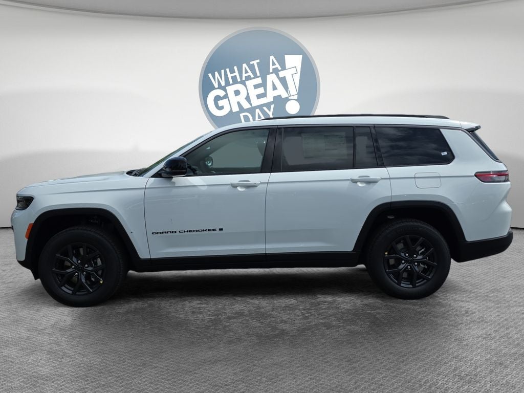 2027 Jeep Grand Cherokee Laredo Altitude