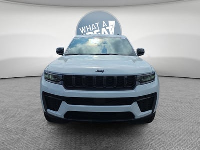 2027 Jeep Grand Cherokee Laredo Altitude