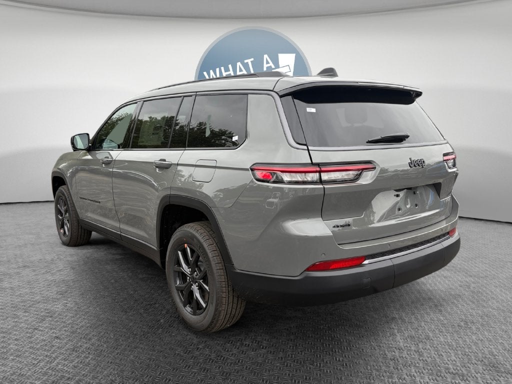 2027 Jeep Grand Cherokee Laredo Altitude