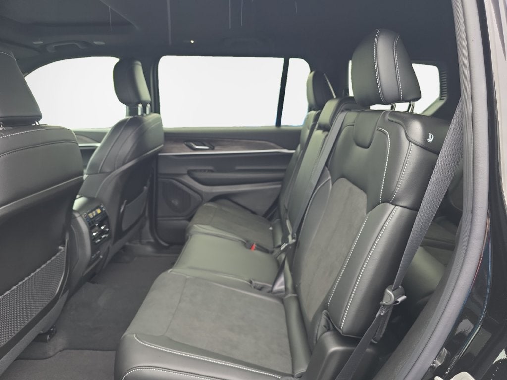 2027 Jeep Grand Cherokee L Laredo Altitude