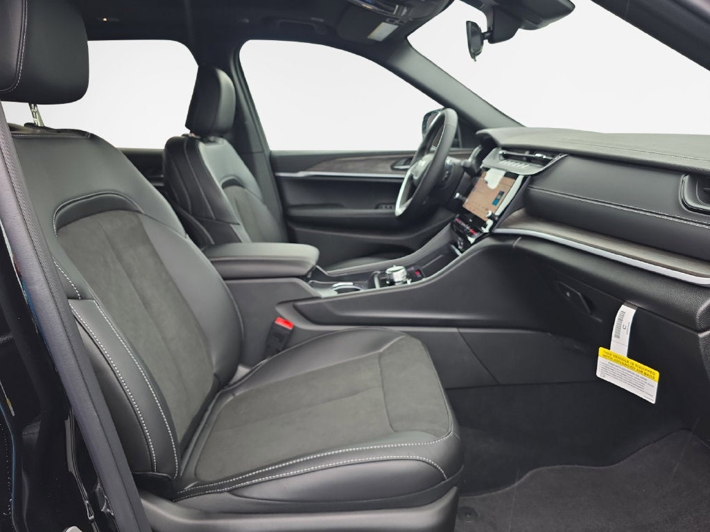 2027 Jeep Grand Cherokee L Laredo Altitude