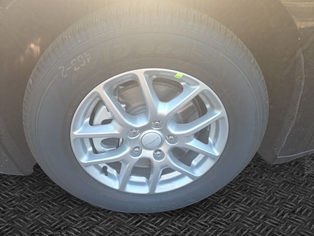 2027 Chrysler Pacifica Select
