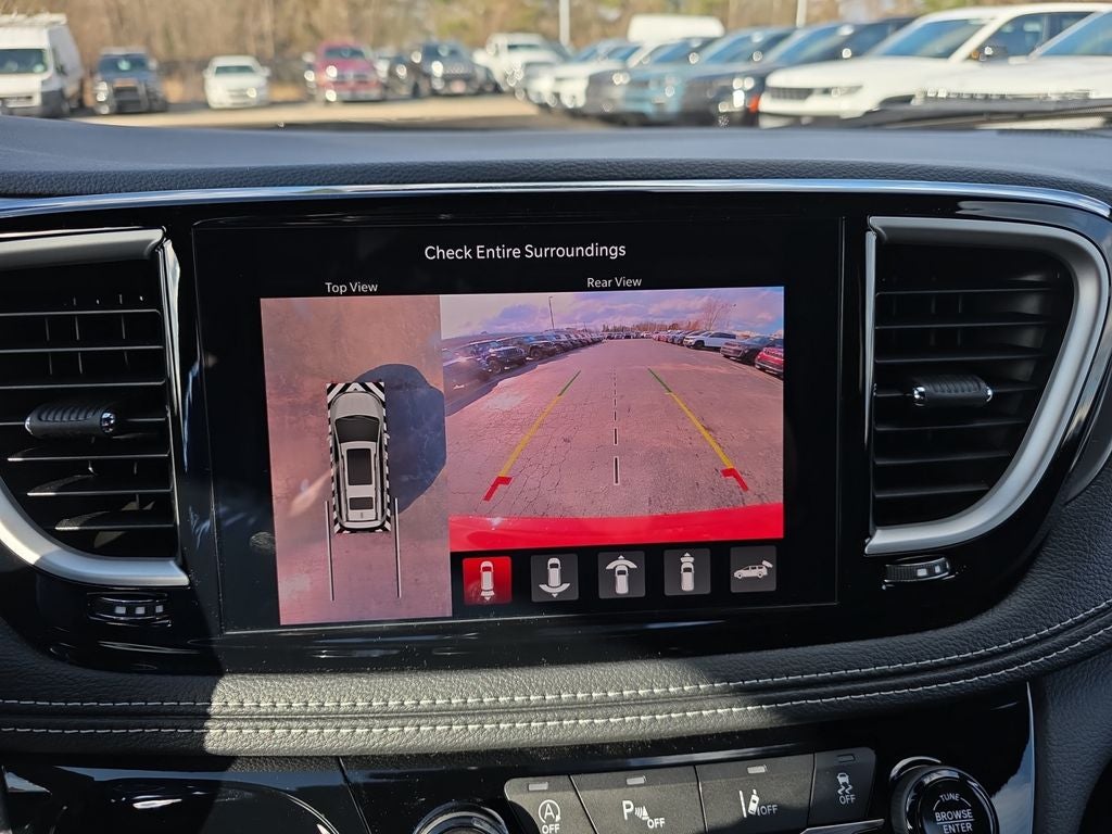 2026 Chrysler Pacifica Select