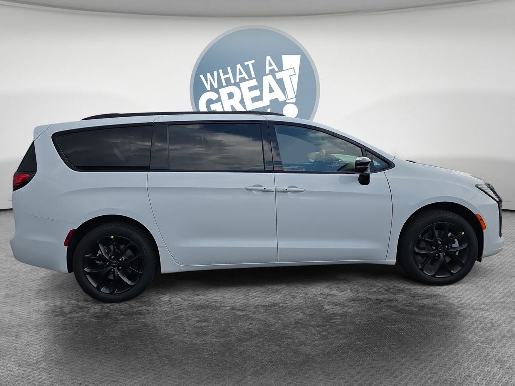 2027 Chrysler Pacifica Limited