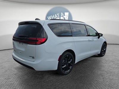 2027 Chrysler Pacifica Limited