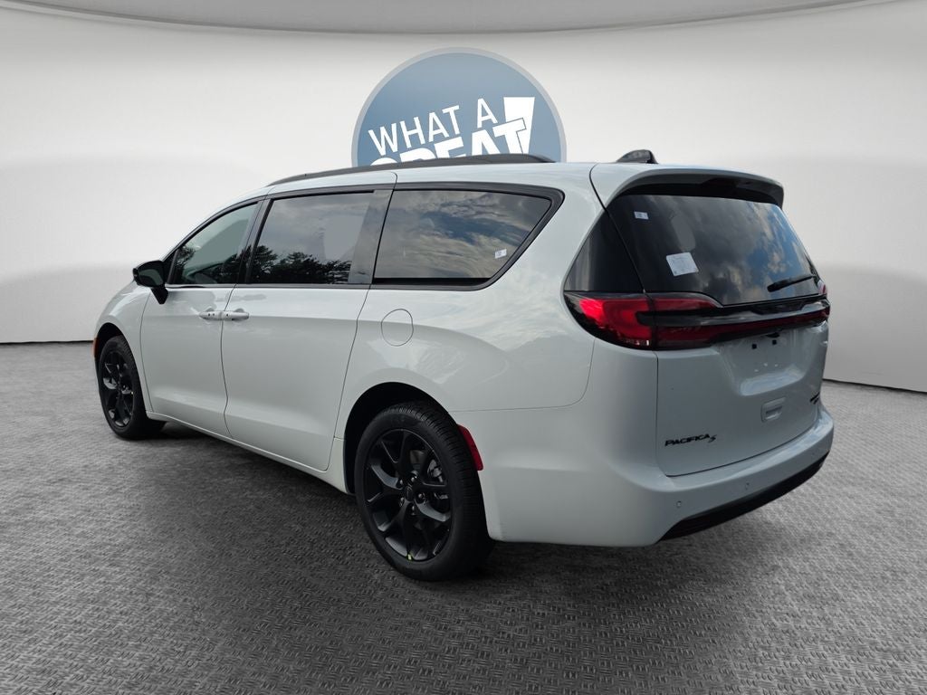 2027 Chrysler Pacifica Limited