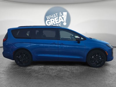 2027 Chrysler Pacifica Limited