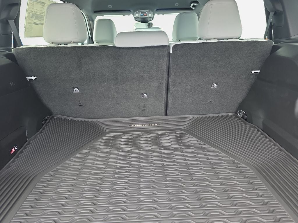 2026 Jeep Cherokee Laredo