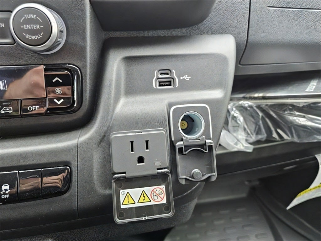 2025 RAM Promaster High Roof SLT / 136" WB