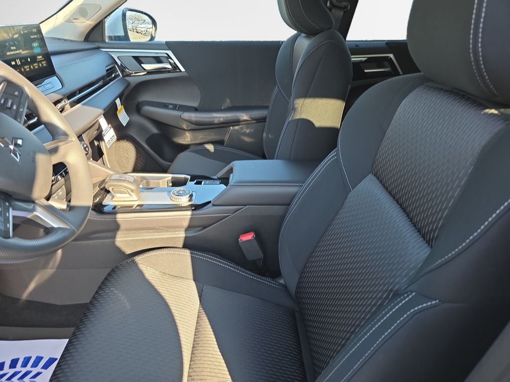 2026 Mitsubishi Outlander ES