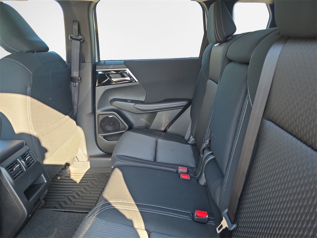 2026 Mitsubishi Outlander ES