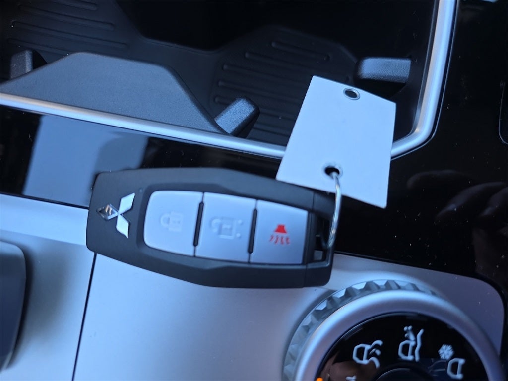 2026 Mitsubishi Outlander ES