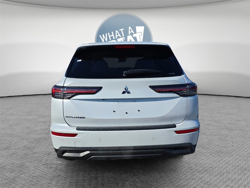 2026 Mitsubishi Outlander ES