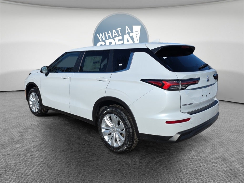 2026 Mitsubishi Outlander ES