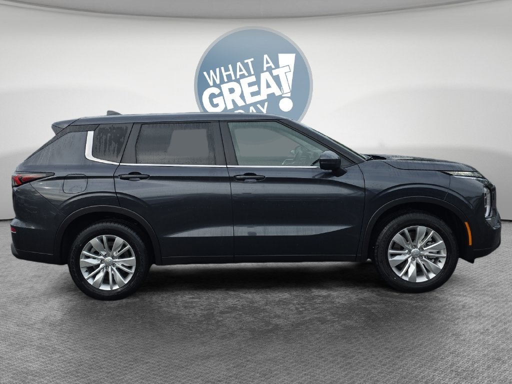 2026 Mitsubishi Outlander ES