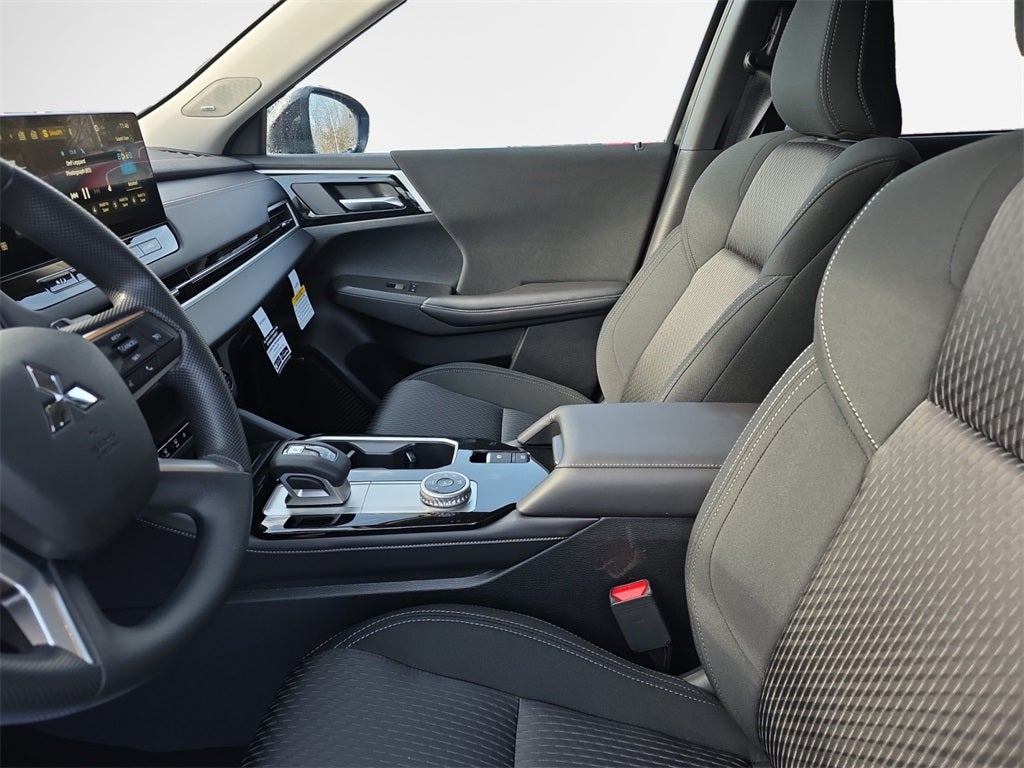 2026 Mitsubishi Outlander ES