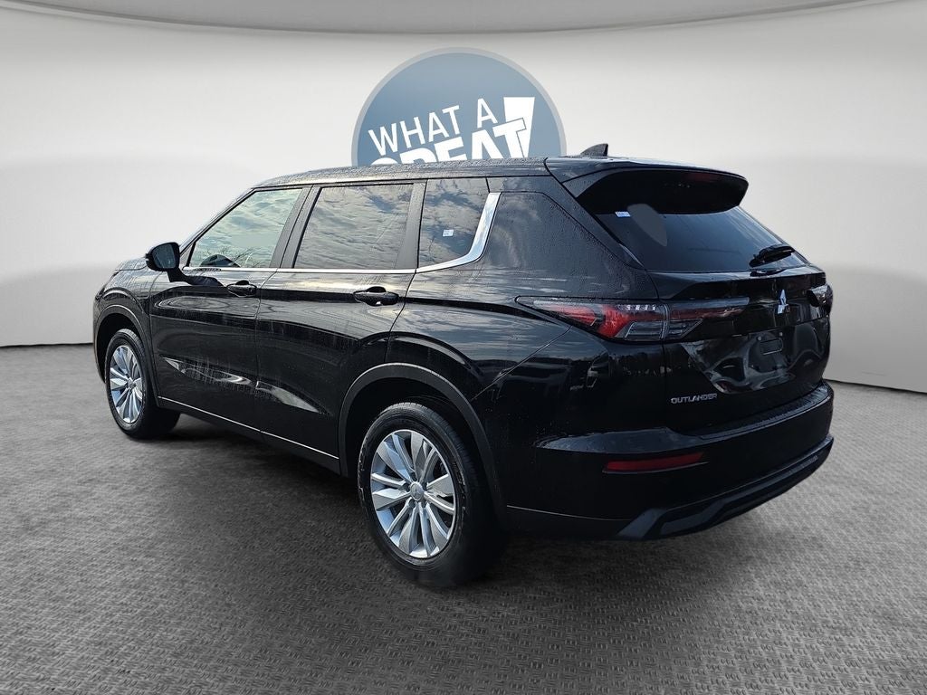 2026 Mitsubishi Outlander ES