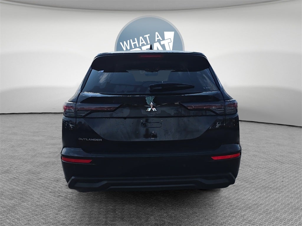 2026 Mitsubishi Outlander ES