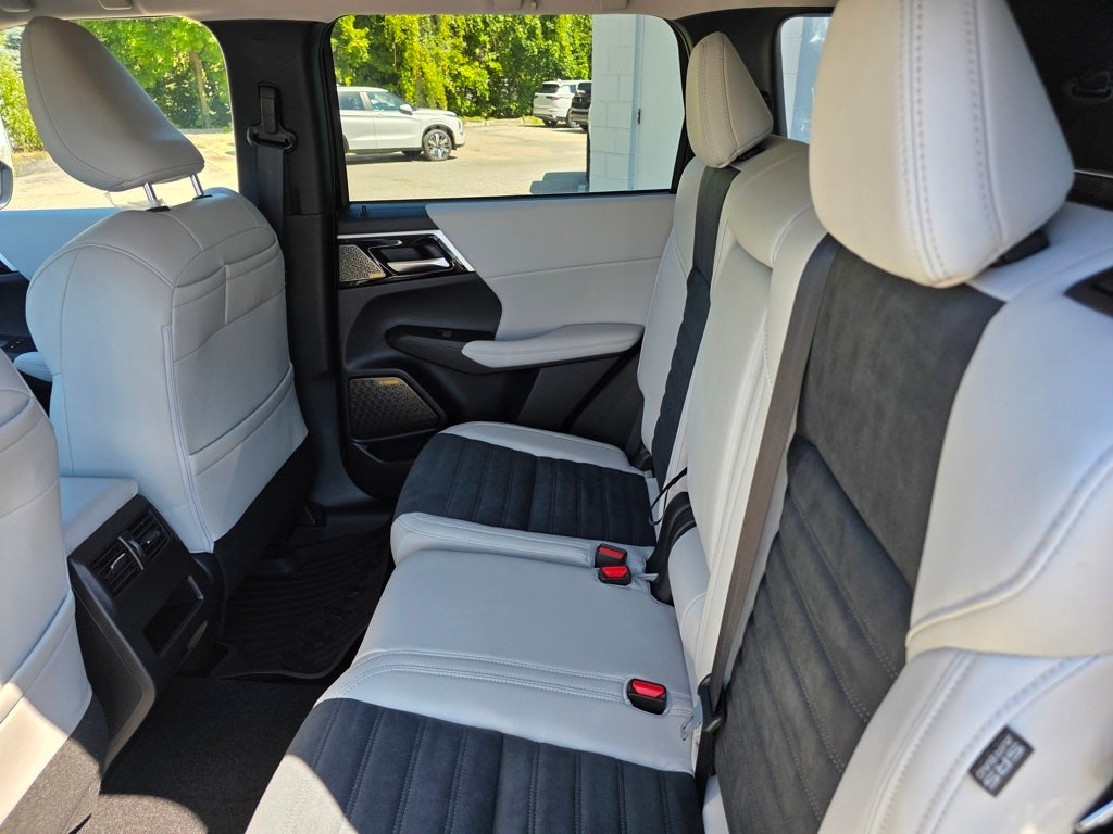 2025 Mitsubishi Outlander SE