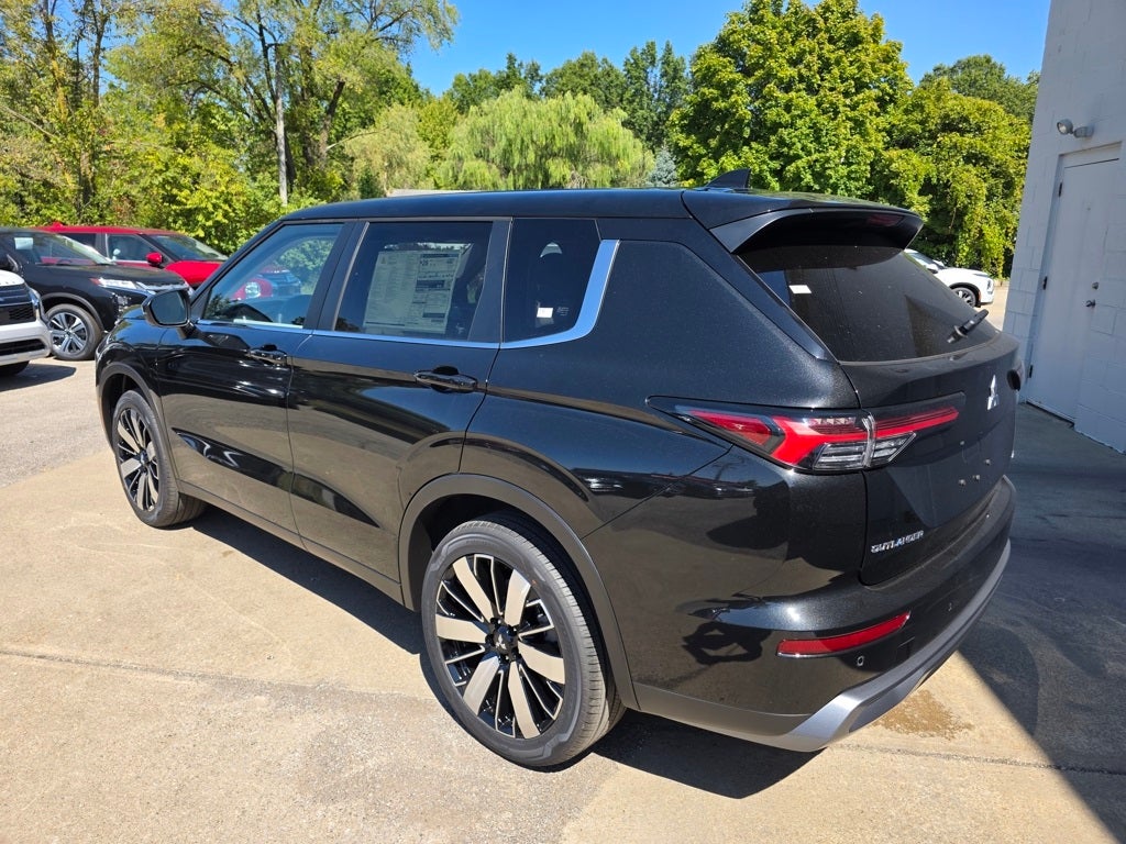 2025 Mitsubishi Outlander SE