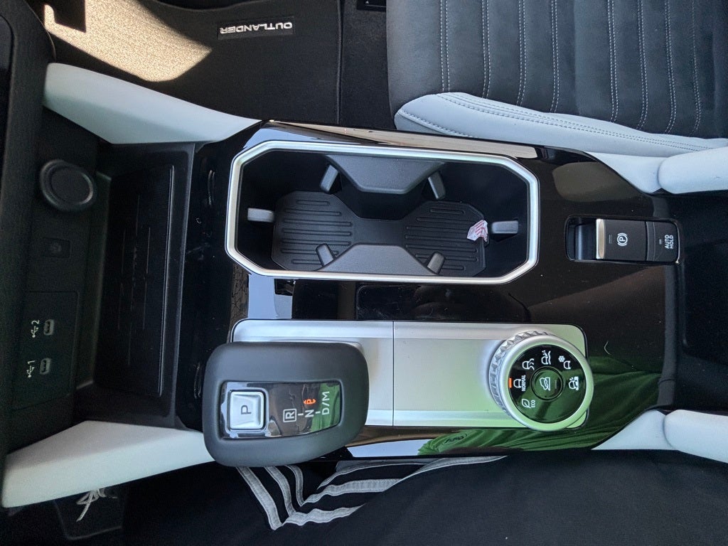 2025 Mitsubishi Outlander SE