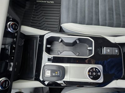 2025 Mitsubishi Outlander SE