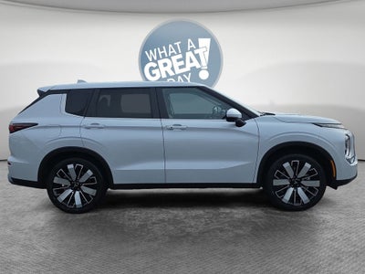 2026 Mitsubishi Outlander SE