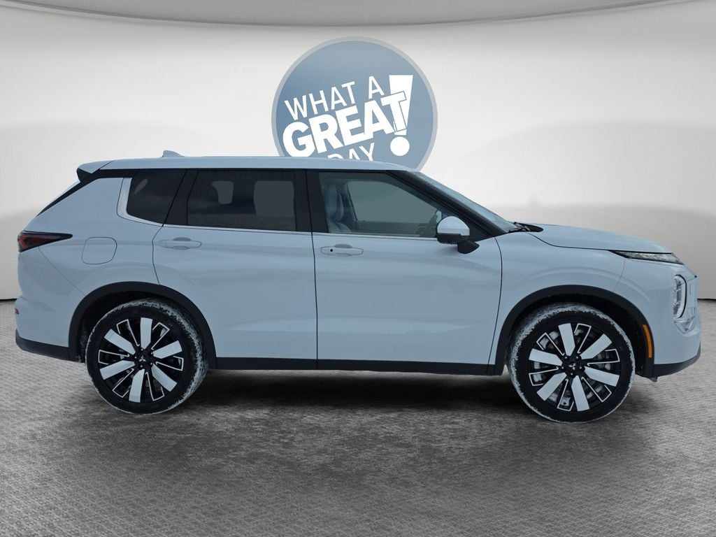 2026 Mitsubishi Outlander SE