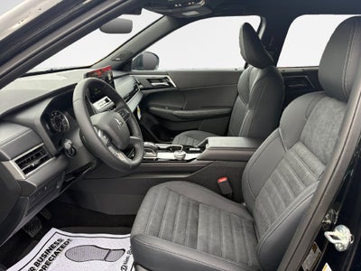 2026 Mitsubishi Outlander LE