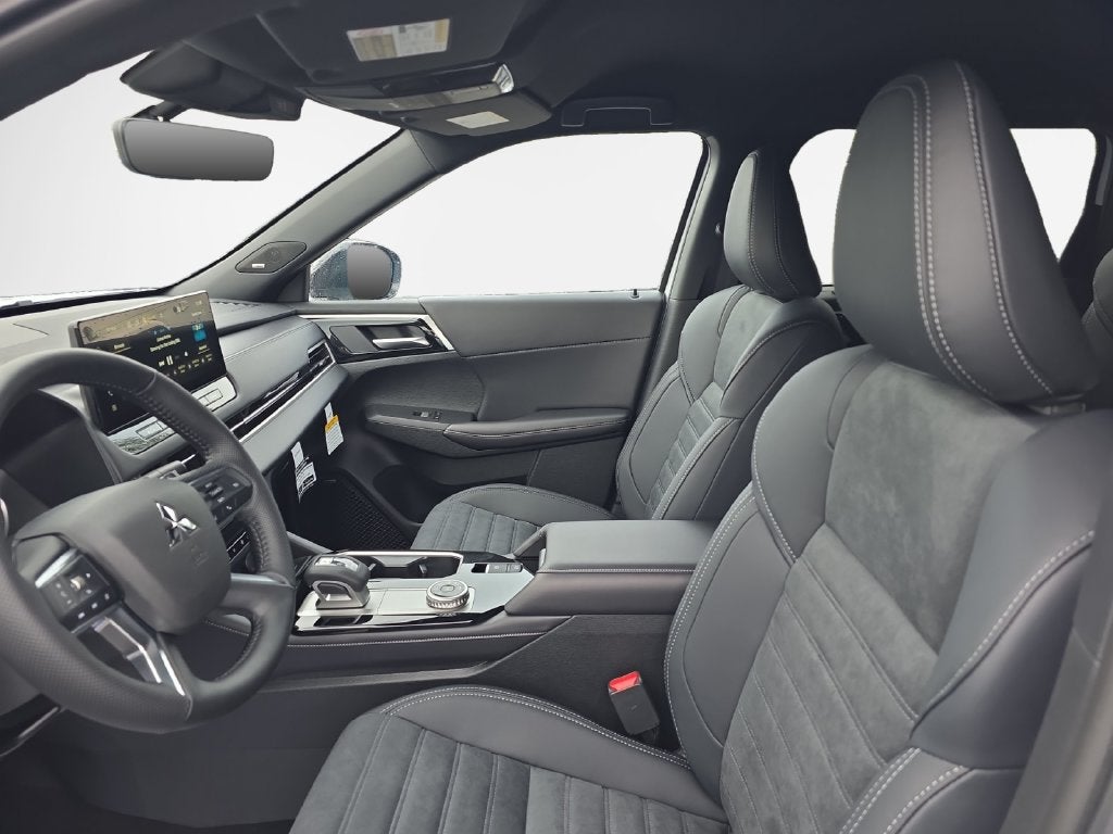 2026 Mitsubishi Outlander LE