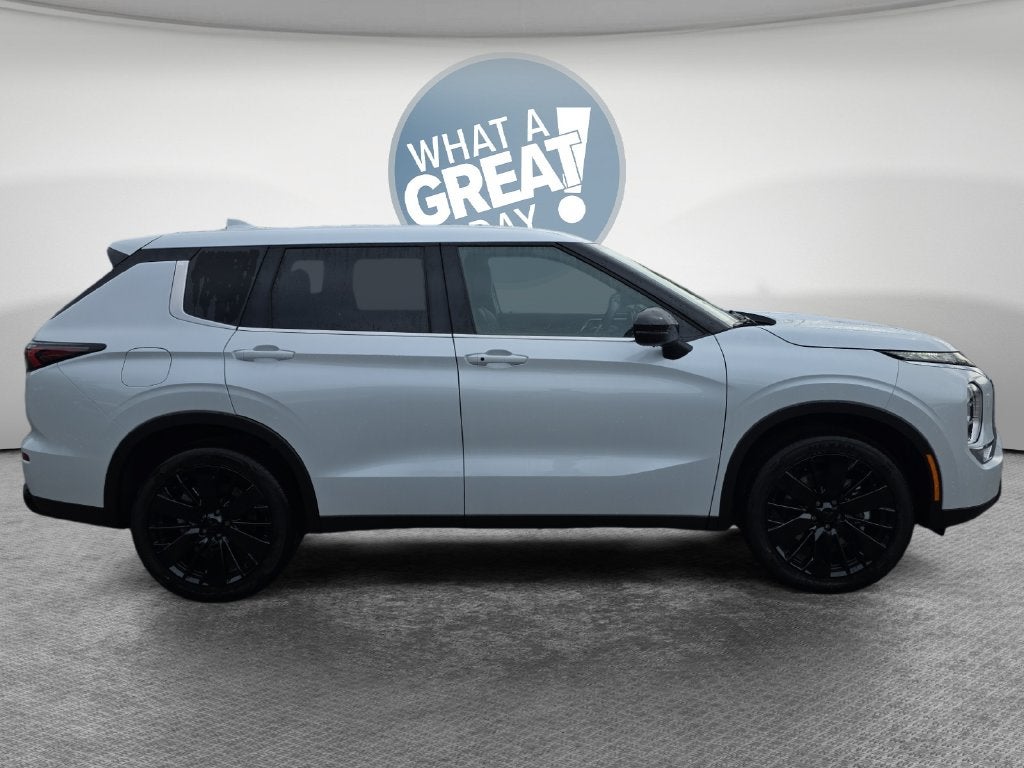 2026 Mitsubishi Outlander LE