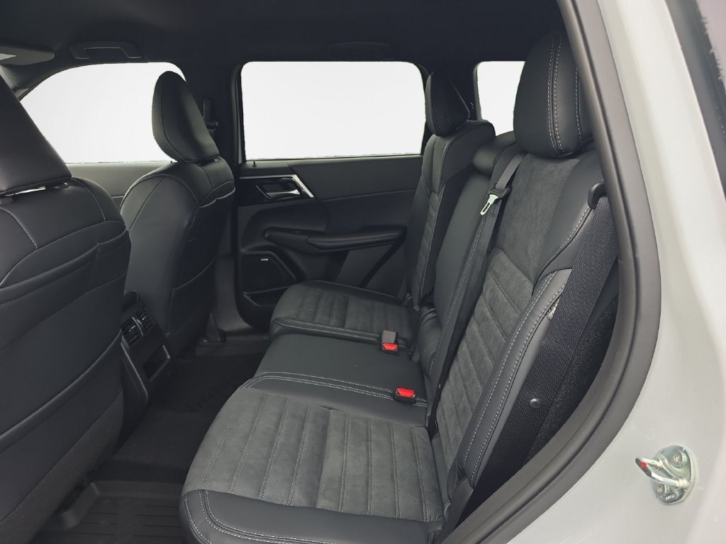2026 Mitsubishi Outlander LE
