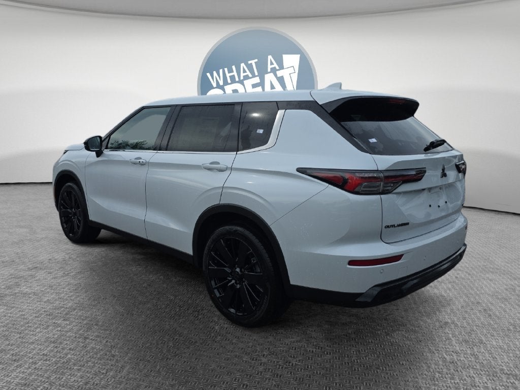 2026 Mitsubishi Outlander LE
