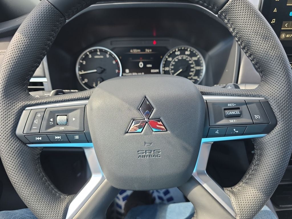 2026 Mitsubishi Outlander LE