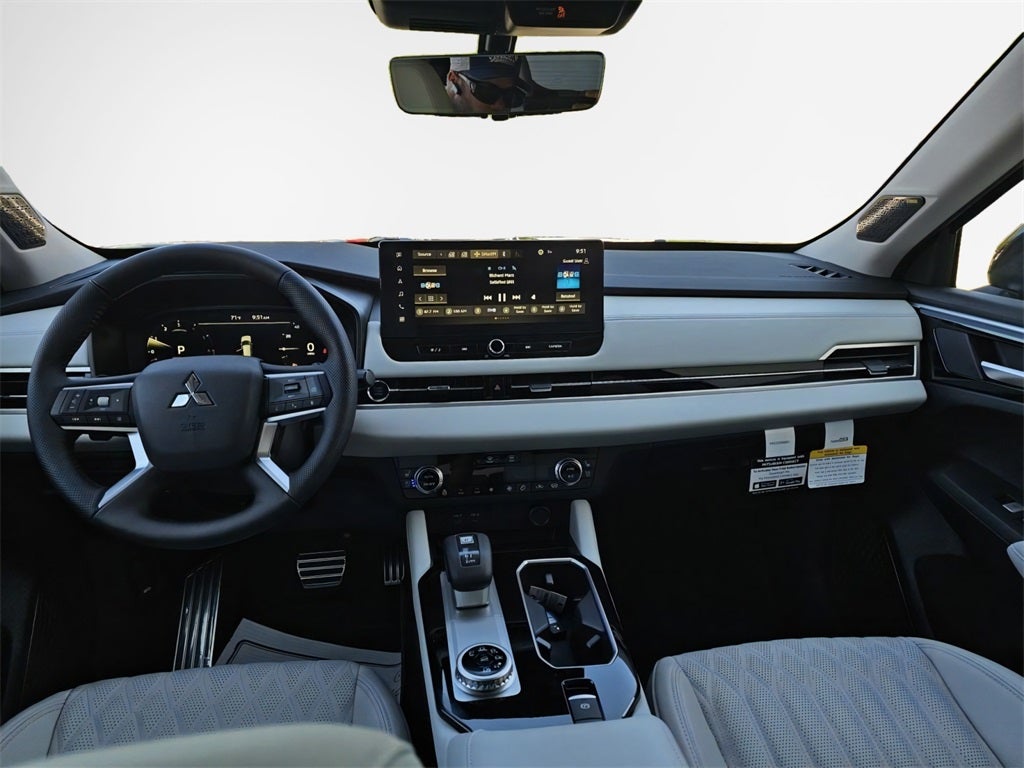 2025 Mitsubishi Outlander SEL Platinum Edition